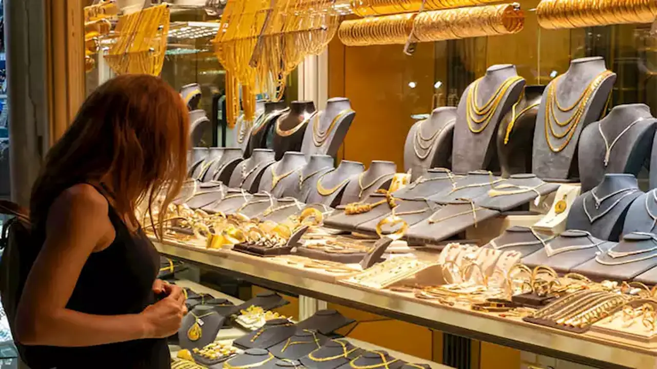 تراجع سعر الذهب في مصر بمنتصف تعاملات الأحد وسط تغيرات حركة الأسواق